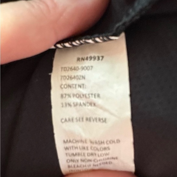 Tail activewear long sleeve black ventilated, knot tie in the back size large - Picture 6 of 6